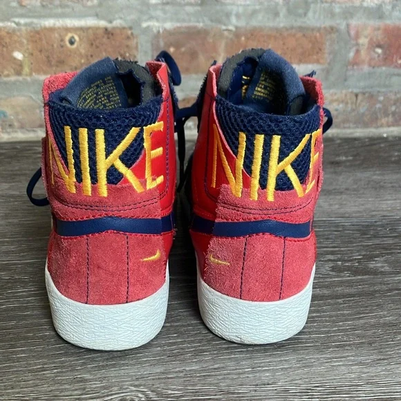 Nike - Picture 3 of 16